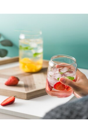 2 Präsentationsgläser aus Borosilikatglas mit Glasstrohhalmen in Form einer Cola-Dose – Milch- und Fruchtsaftglas (4er-Set) - 4