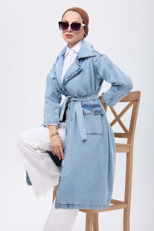 23624-ICE-BLUE-SNOW Denim-Trenchcoat mit Gürtel und Seitentaschen - 1