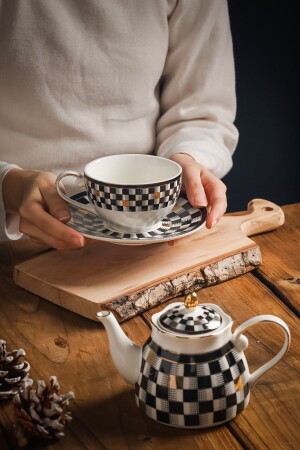 4-teiliges Set aus goldener Tee- und Kaffeetasse mit Schachbrettmuster und Teekanne aus Porzellan - 1