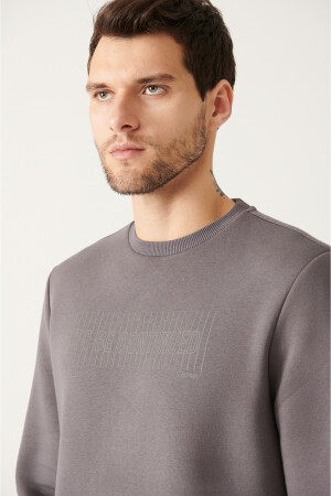 Anthrazitfarbenes Herren-Sweatshirt mit Rundhalsausschnitt und 3-fädigem Fleece-Aufdruck in normaler Passform A22Y1129 - 8