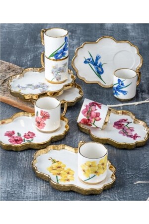 Etnical Flower Pattern Goldvergoldetes Servierteller-Set mit 6 Porzellan-Kaffeetassen 0170 1025070. 0037 - 3