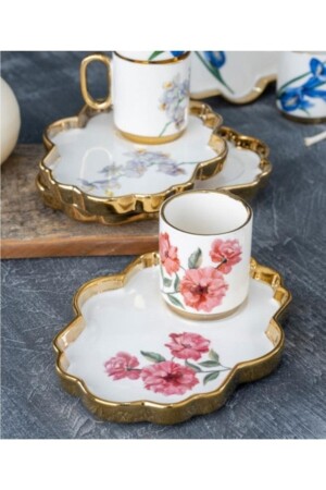 Etnical Flower Pattern Goldvergoldetes Servierteller-Set mit 6 Porzellan-Kaffeetassen 0170 1025070. 0037 - 4