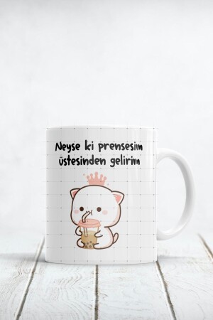 „Glücklicherweise kann ich meine Prinzessin überwinden“ bedruckte Tasse - 3