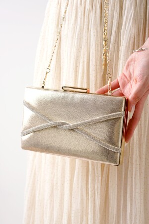 Goldfarbenes Abendkleid mit Stoned-Portfolio-Tasche - 5