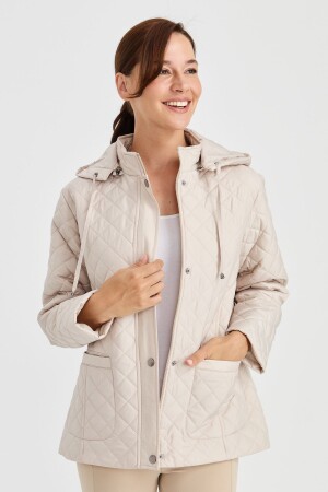 Kurze Steppjacke für Damen mit Kapuze und Außentaschen in Beige - 1