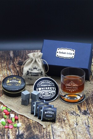 Personalisiertes Whisky-Set mit Namen „Whisky Class 01“. - 1