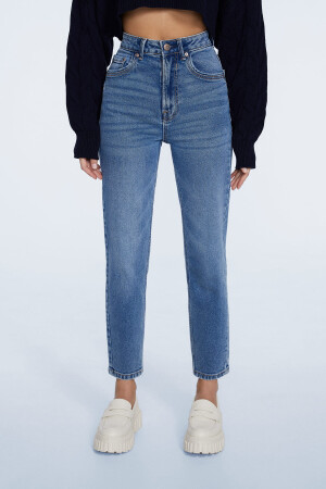 Schmal geschnittene Mom-Jeans - 1