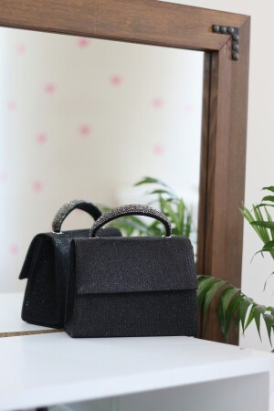 Schwarze Damen-Schultertasche mit silbernem Stein und detailliertem Abendkleid - 3