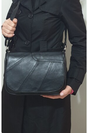 Schwarze Ledertasche mit mehreren Taschen 2340 - 4