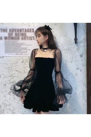 Schwarzes Minikleid mit Gothic-Ärmeln und Tülldetail - 5