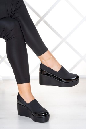 Sofia schwarze Lackleder-Schuhe mit Stretch-Keilabsatz vorne - 1