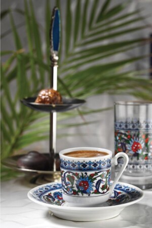 Türkisches Kaffeetassen-Set aus Porzellan mit Topkapı-Fliesenmuster für 6 Personen, 12-teilig, GZ12KT601860 - 1